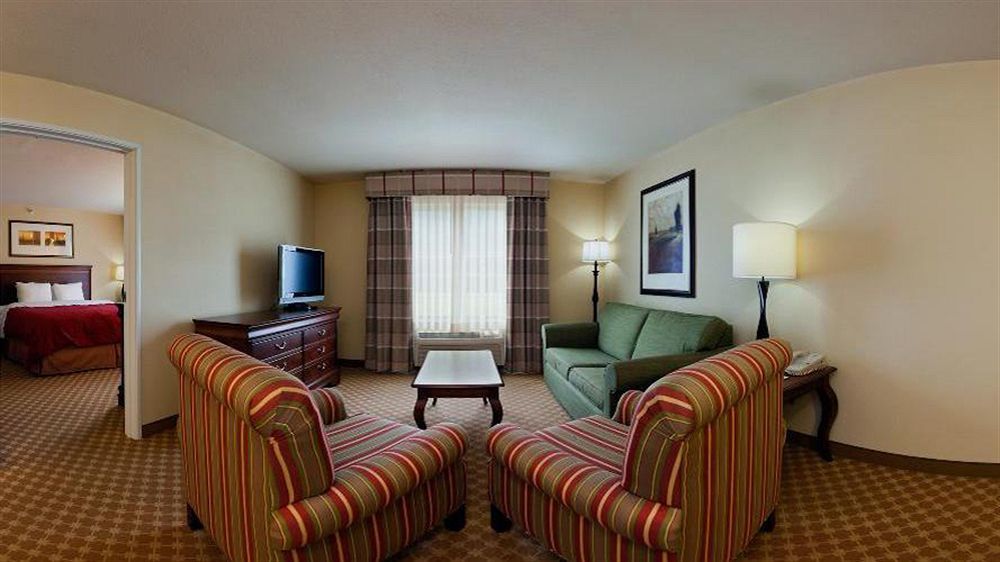 Country & By Radisson, Valparaiso, In